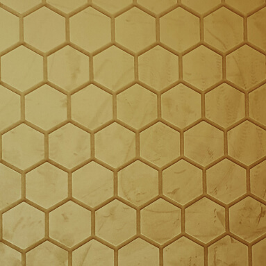 Panel de pared dorado en estilo panal