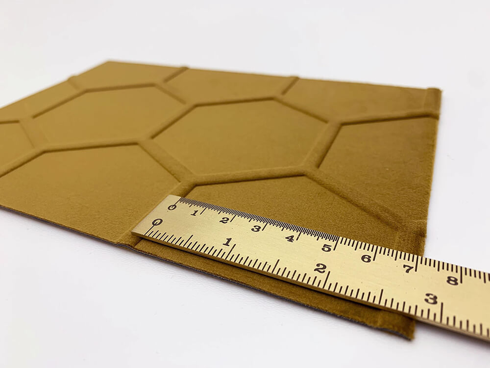 Pannello decorativo WallFace nido d’ape aspetto tessile 22711 COMB VELVET Curry autoadesivo giallo oro Pannello decorativo WallFace nido d'ape aspetto tessile 22711 COMB VELVET Curry autoadesivo giallo oro