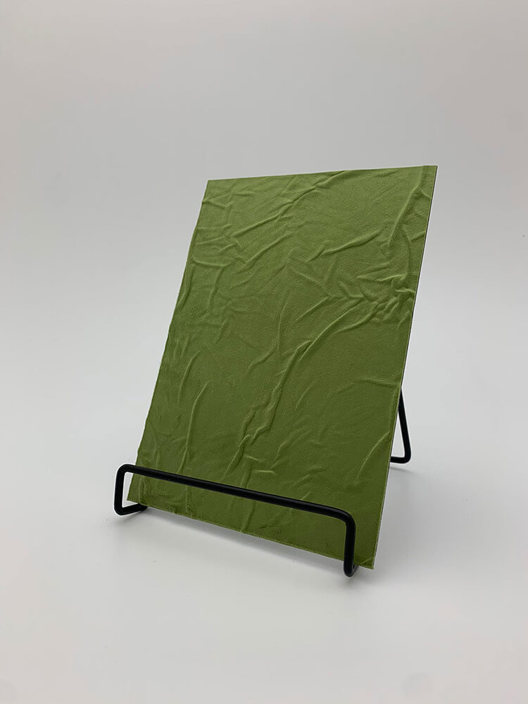 Pannello decorativo WallFace aspetto tessile 22715 CREPA VELVET Avocado autoadesivo verde Pannello decorativo WallFace aspetto tessile 22715 CREPA VELVET Avocado autoadesivo verde